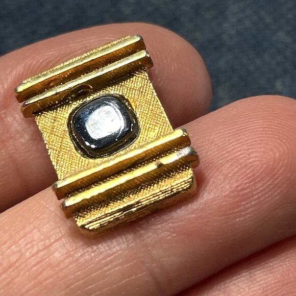 Gold Tone Cufflink Set Rectangles With Hematite Stones Men's Vintage FLAW - Picture 4 of 4